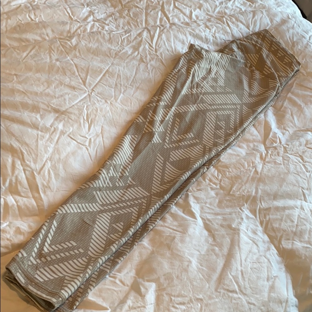 Aerie Cream & Tan Yoga Leggings - Small - Print